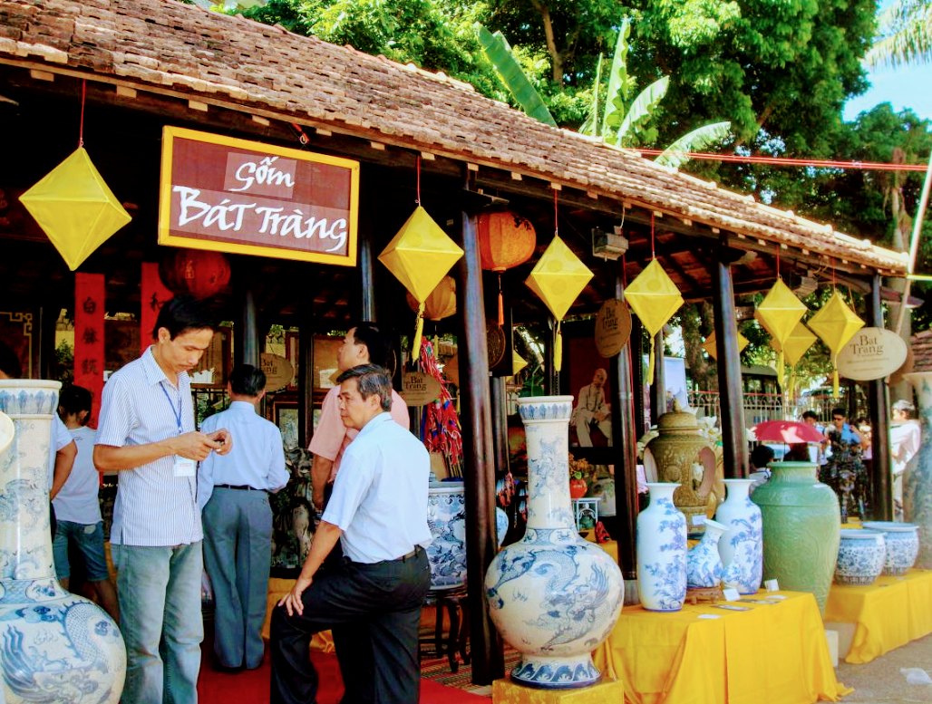 Mô hình du lịch làng nghề truyền thống thu hút sự quan tâm của du khách quốc tế Mô hình du lịch làng nghề truyền thống thu hút sự quan tâm của du khách quốc tế